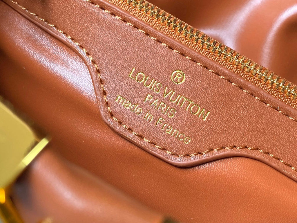 Louis Vuitton M11617 Capucines BB