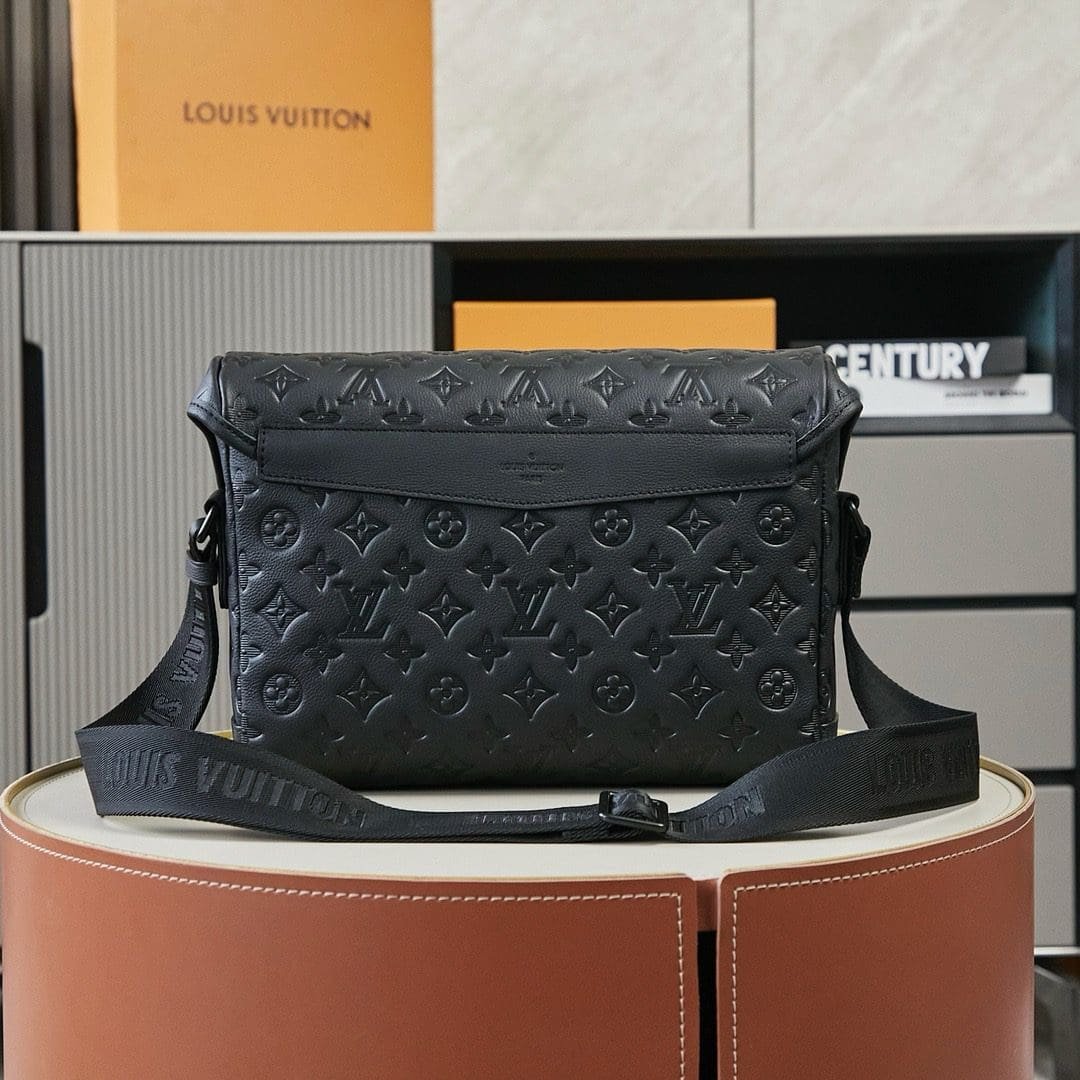Louis Vuitton M25121 Messenger Voyager PM