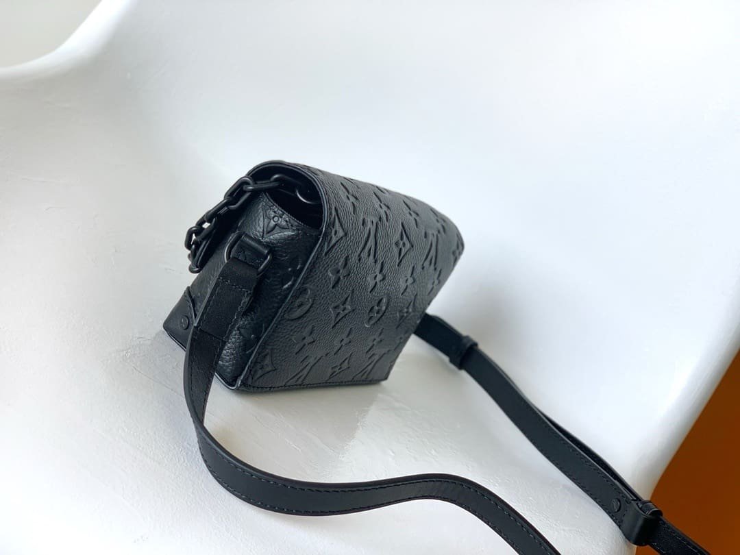 Louis Vuitton M81746 Steamer Wearable Wallet