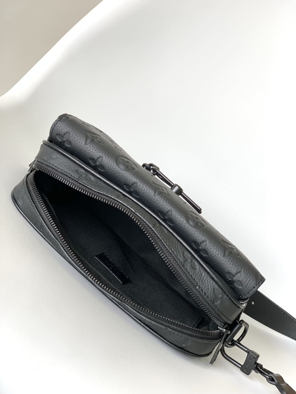 Louis Vuitton M23742 Steamer Messenger (top quality)