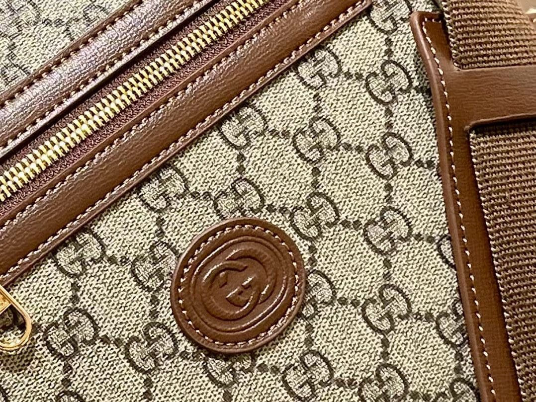 GUCCI SUPREME MESSENGER BAG