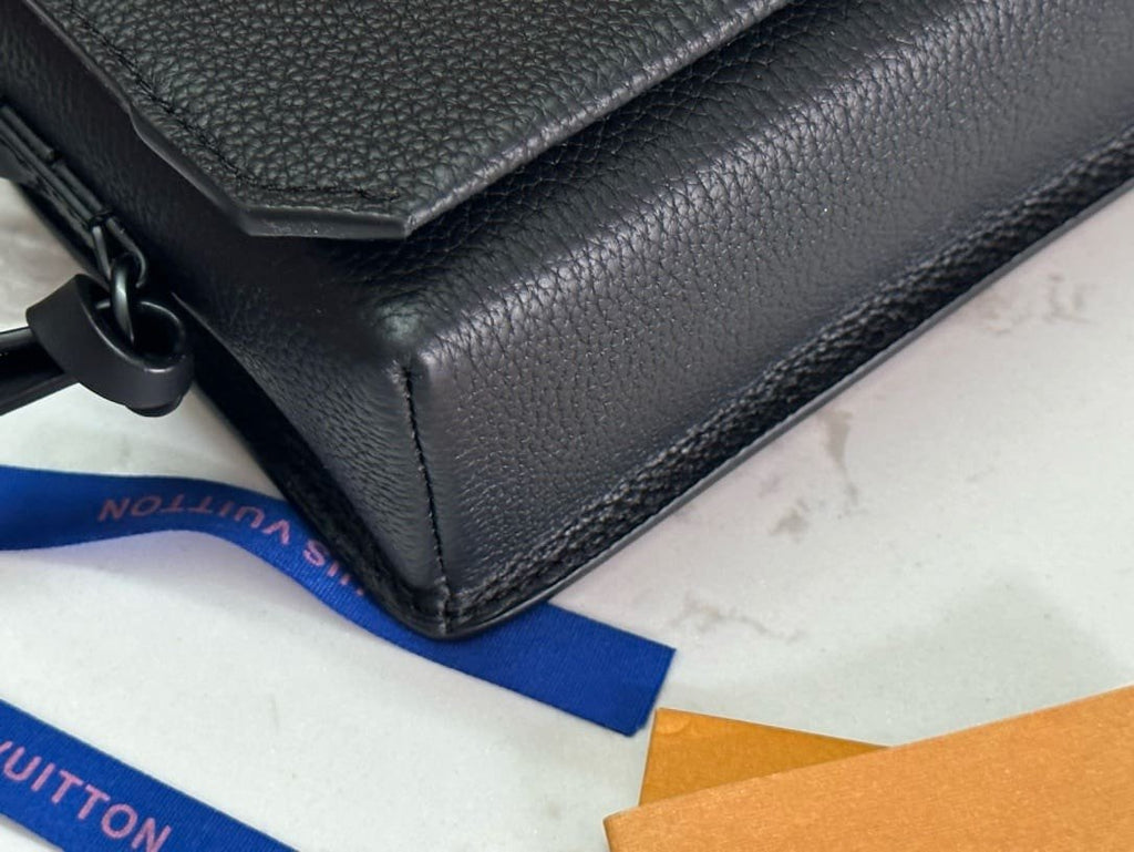 Louis Vuitton M82085 Fastline Wearable Wallet