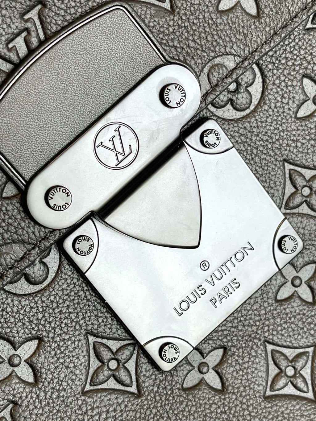 Louis Vuitton M20835 S-Lock Briefcase