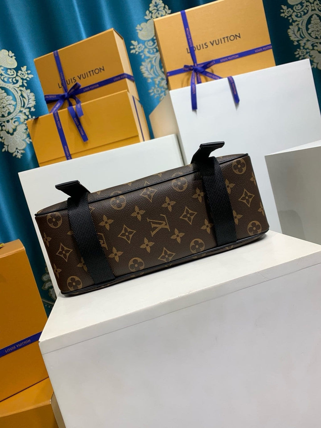 Louis Vuitton M46972 LV Trail Messenger