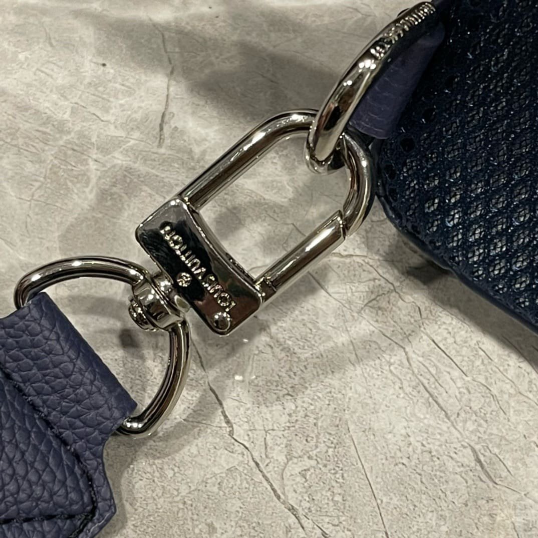 Louis Vuitton M11601 Pilot Slingbag