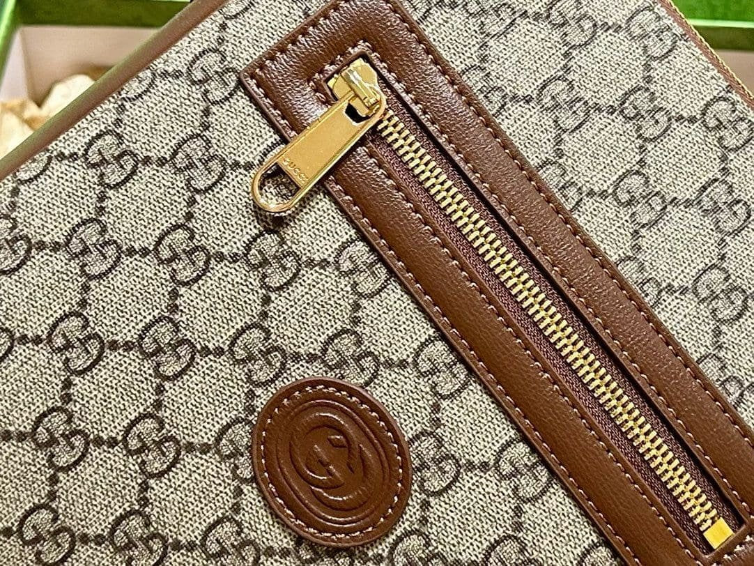 GUCCI SUPREME MESSENGER BAG