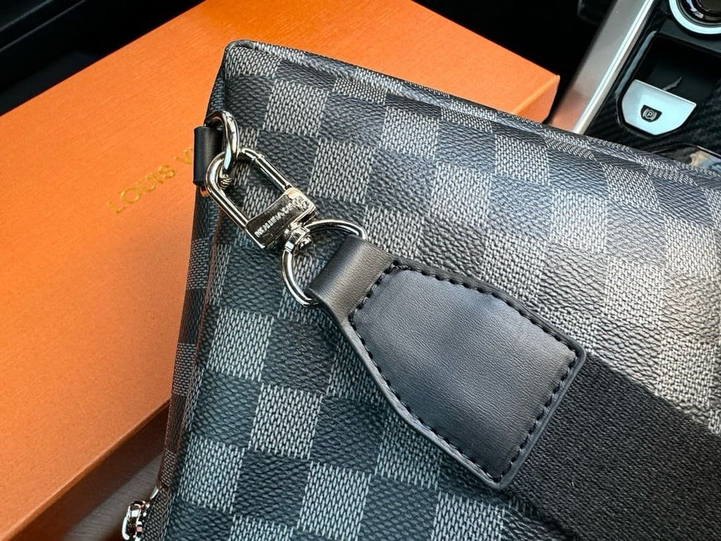 Louis Vuitton Avenue Slingbag N41719