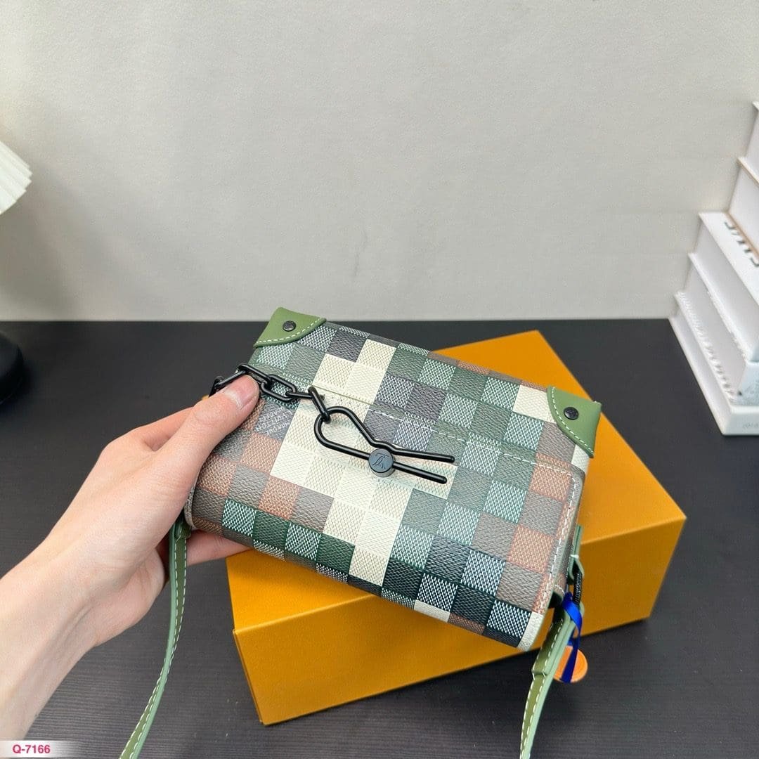 Louis Vuitton M83172 Steamer Wearable Wallet