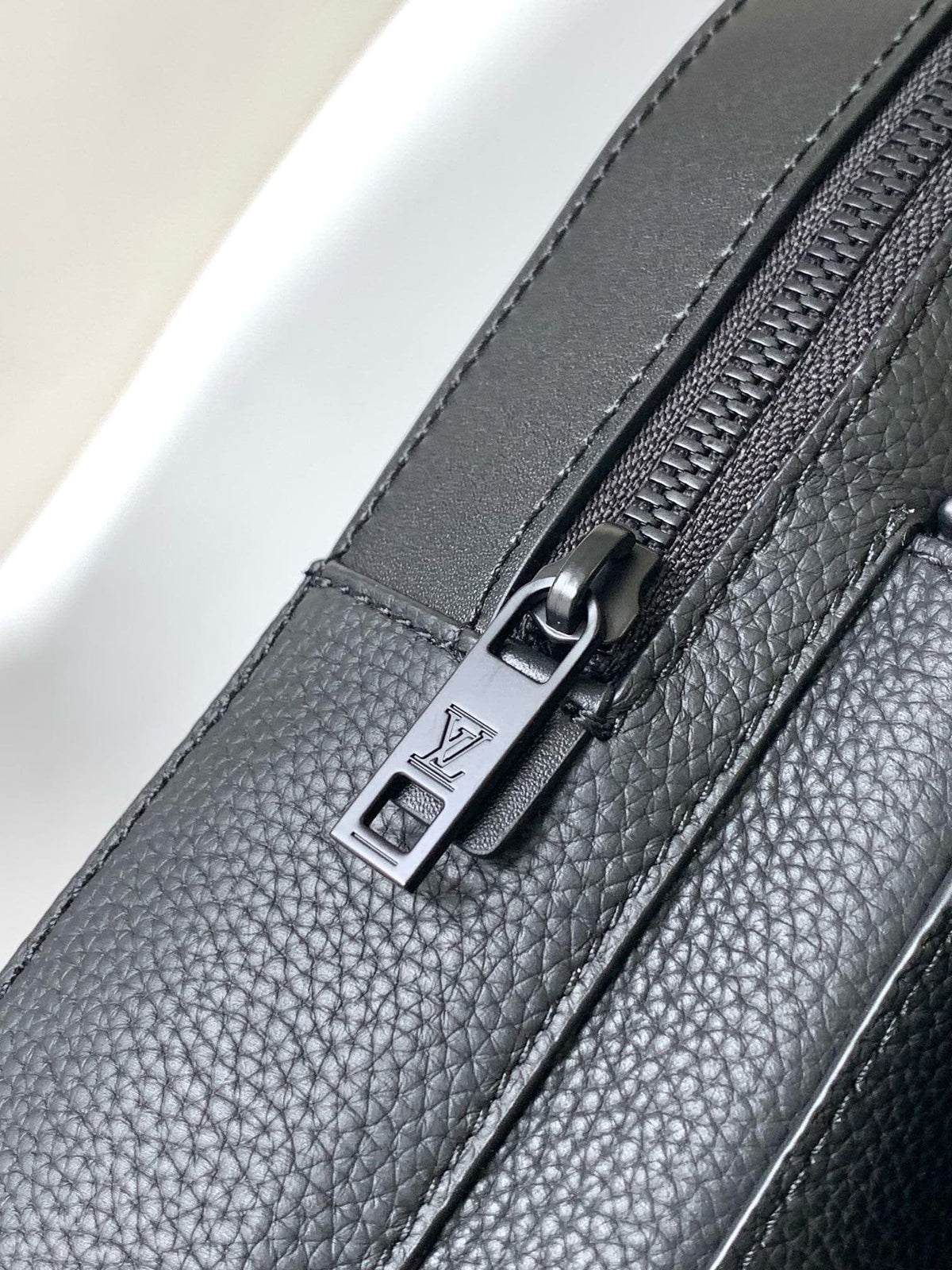 Louis Vuitton M23736 Pilot Slingbag