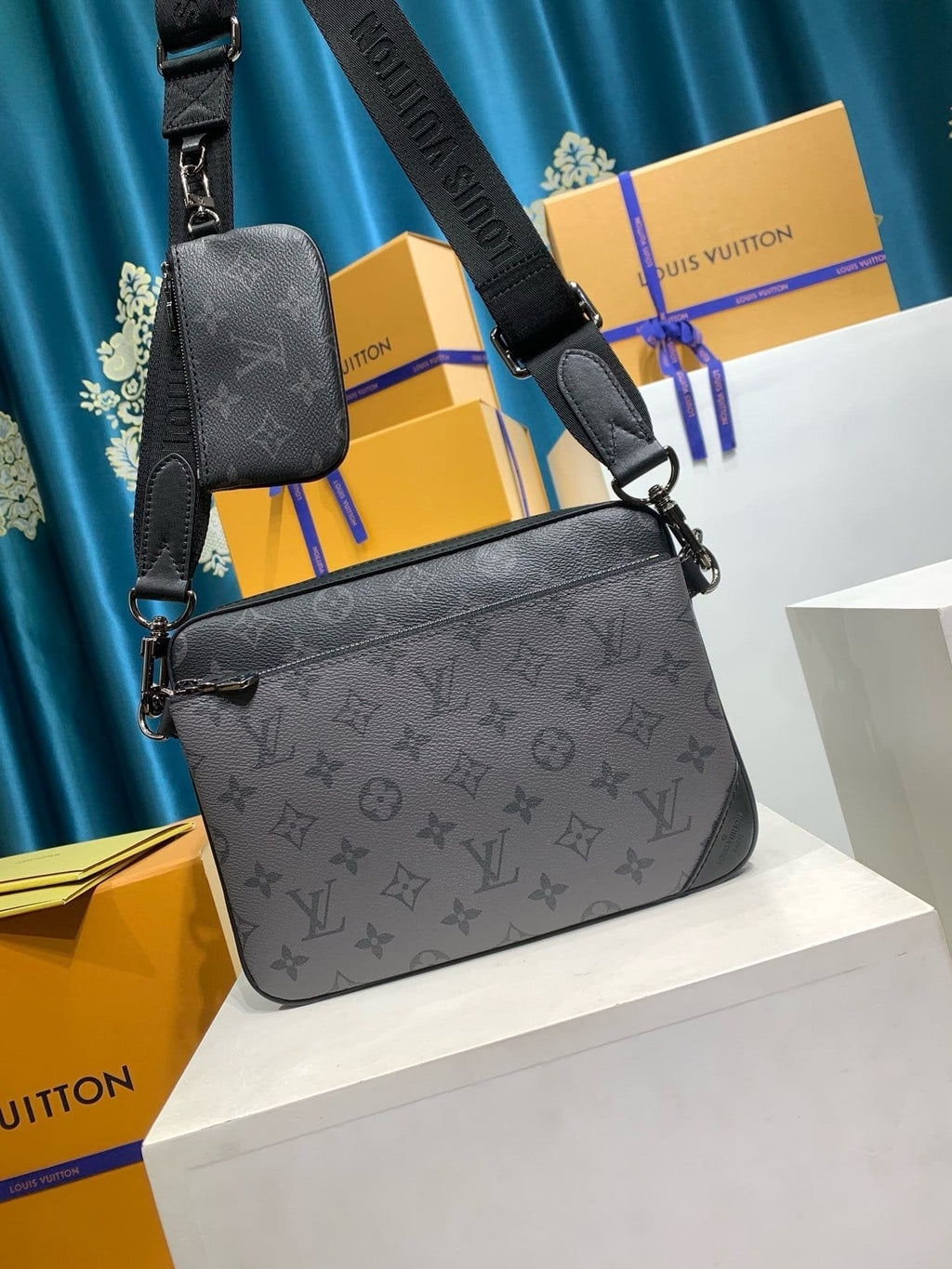 Louis Vuitton M69443 Trio Messenger