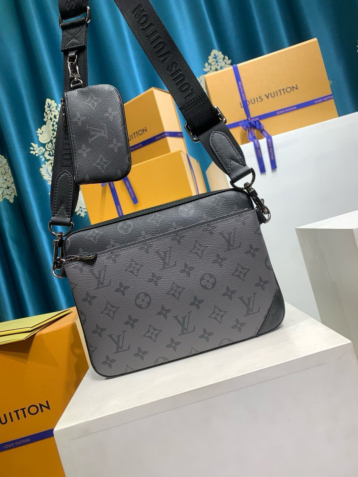 Louis Vuitton M69443 Trio Messenger