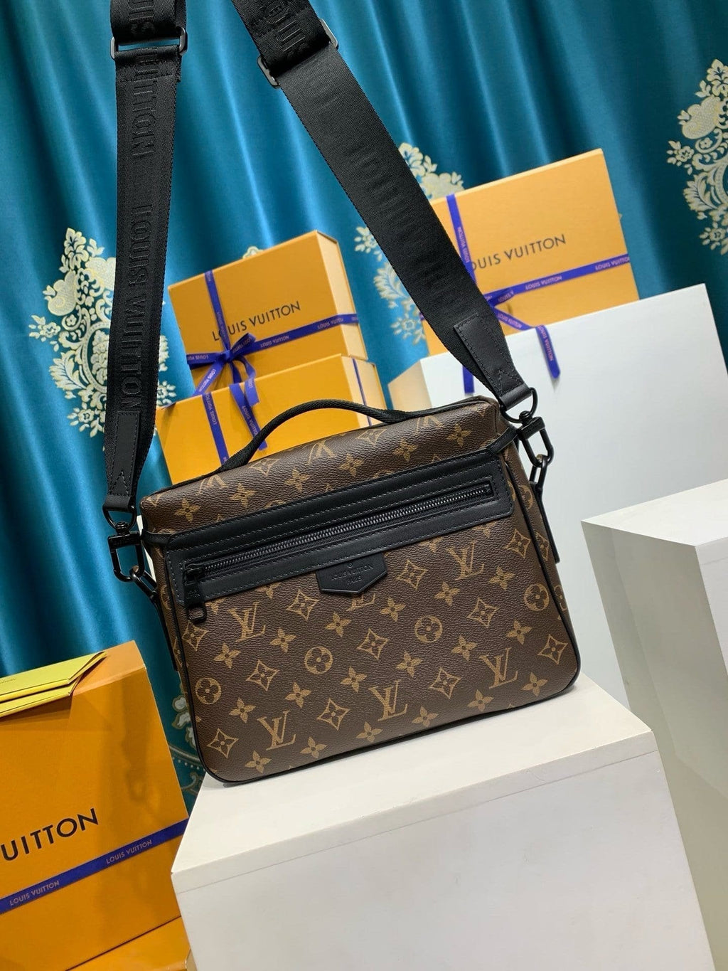 Louis Vuitton M46972 LV Trail Messenger